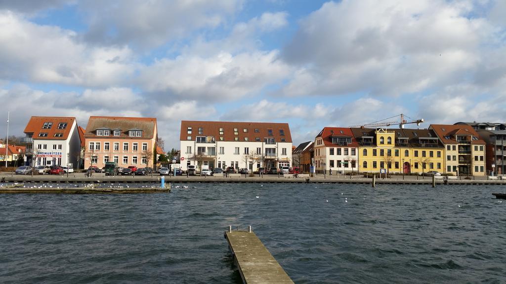 Apartment Yachthafen Waren Exterior foto
